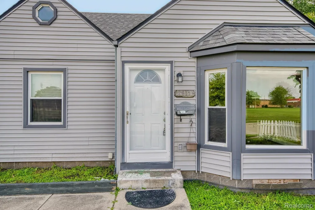 27860 Blum Street Roseville City MI 48066