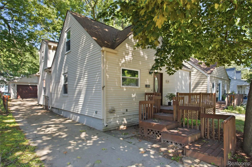 1408 Mohawk Avenue Royal Oak City MI 48067