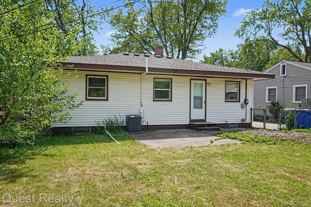 6736 Cloverton Drive Waterford Charter Township MI 48329