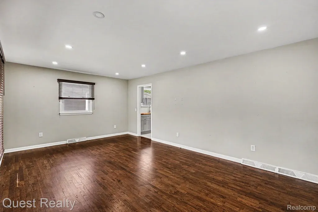 6736 Cloverton Drive Waterford Charter Township MI 48329