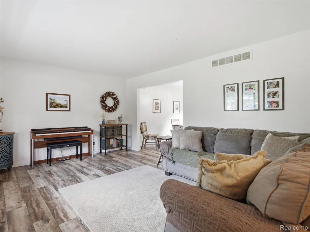 4040 Taggett Lake Drive Highland Charter Township MI 48357