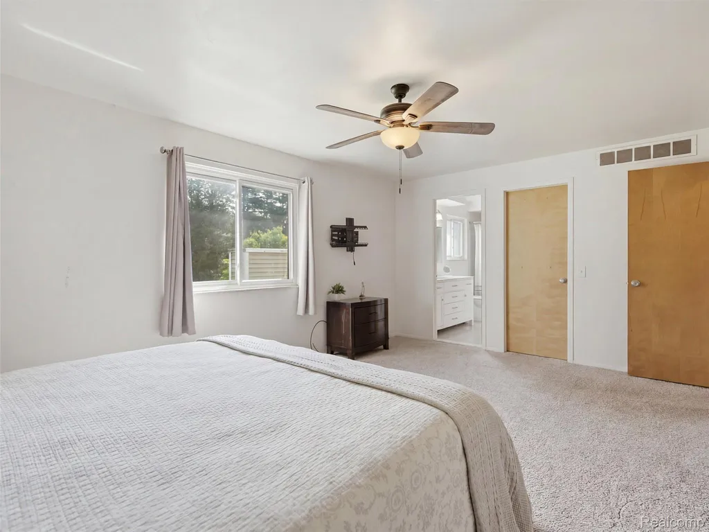 4040 Taggett Lake Drive Highland Charter Township MI 48357
