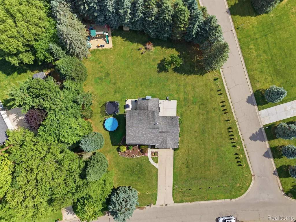 4040 Taggett Lake Drive Highland Charter Township MI 48357