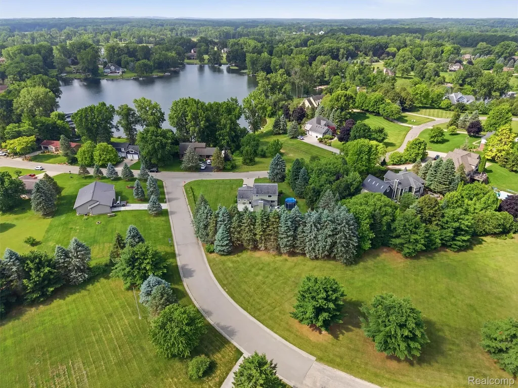 4040 Taggett Lake Drive Highland Charter Township MI 48357