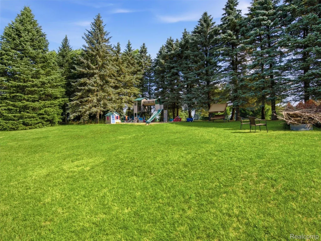 4040 Taggett Lake Drive Highland Charter Township MI 48357