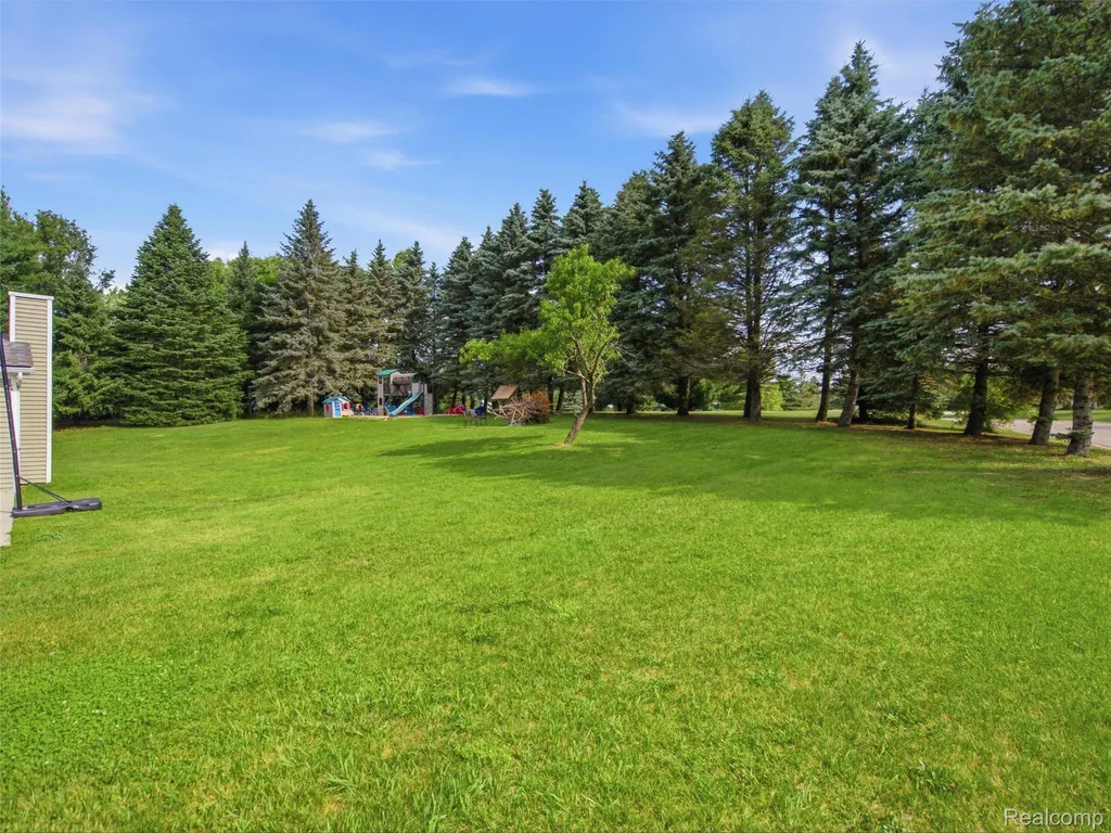 4040 Taggett Lake Drive Highland Charter Township MI 48357