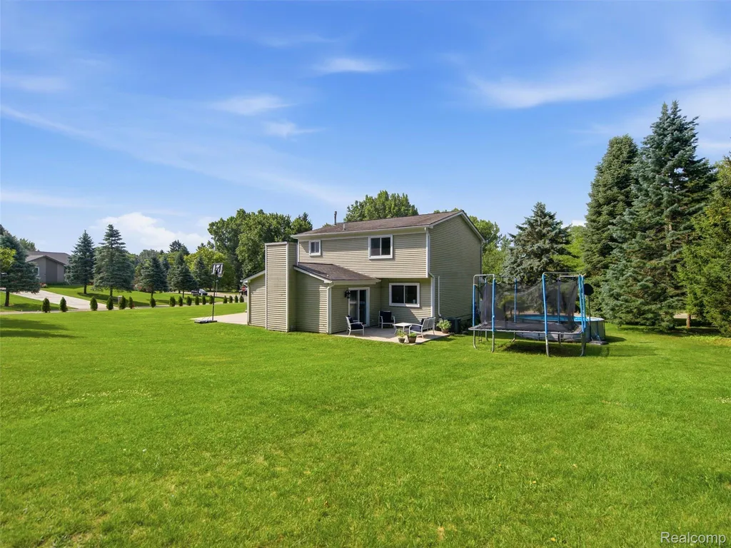 4040 Taggett Lake Drive Highland Charter Township MI 48357
