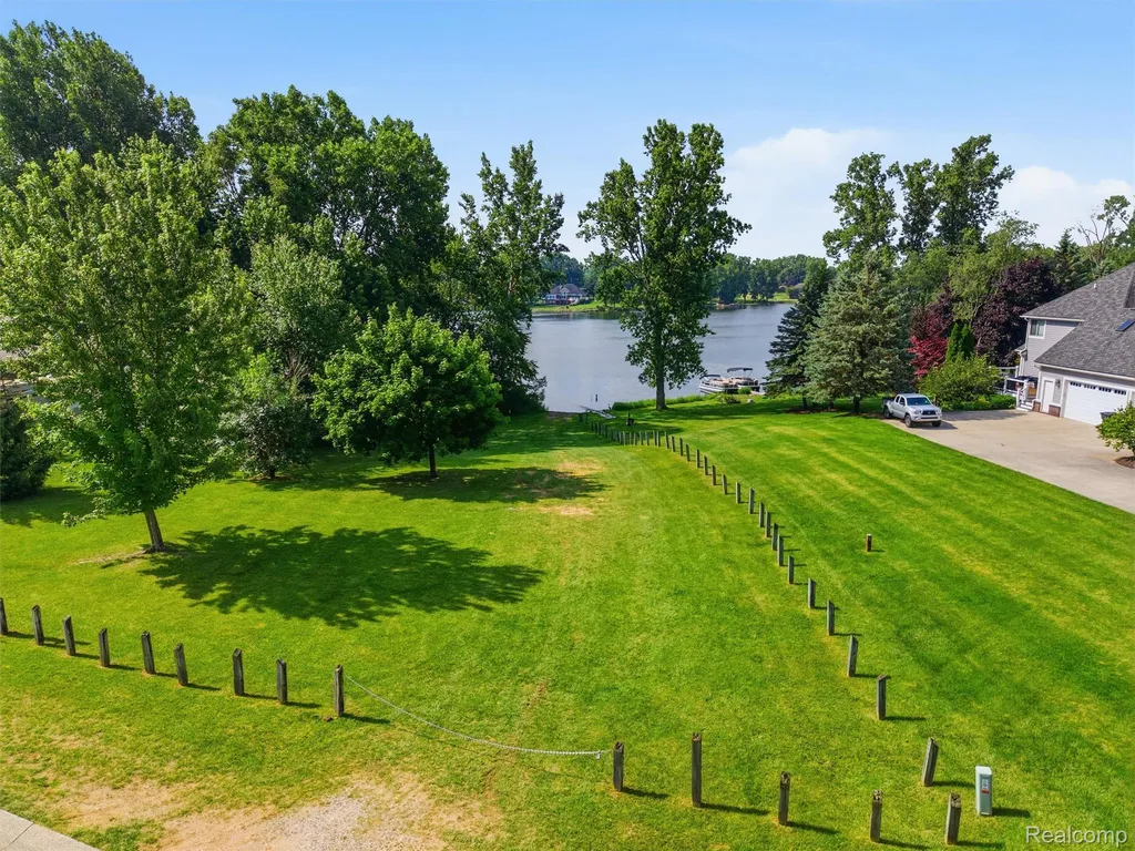 4040 Taggett Lake Drive Highland Charter Township MI 48357