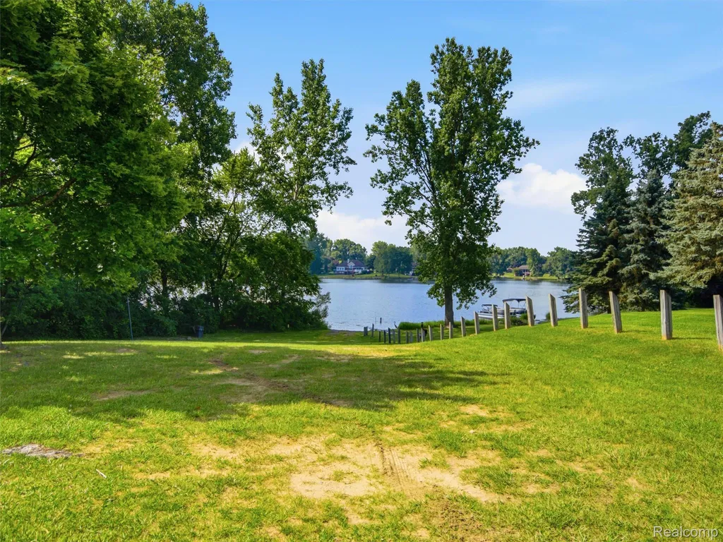 4040 Taggett Lake Drive Highland Charter Township MI 48357