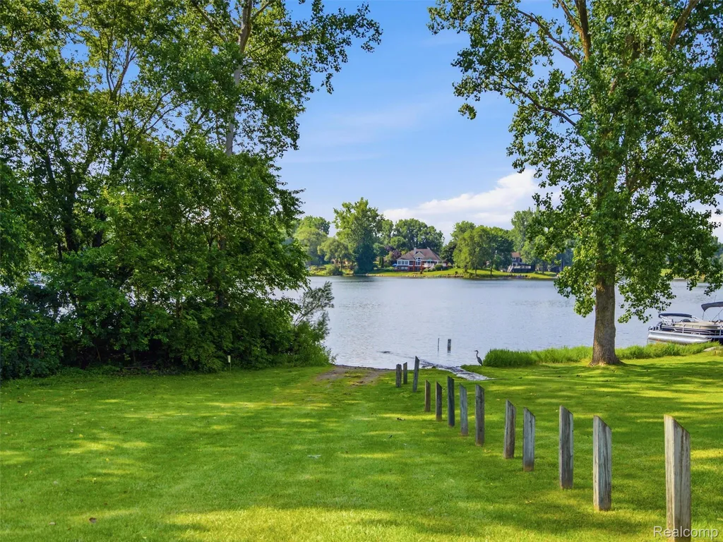 4040 Taggett Lake Drive Highland Charter Township MI 48357