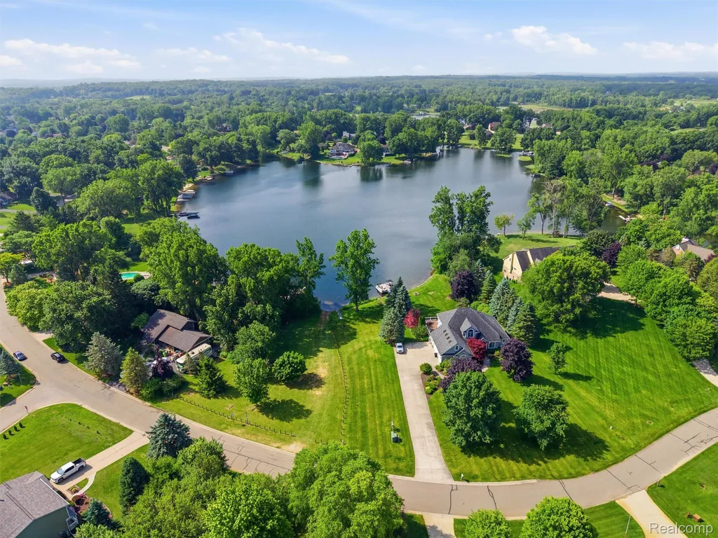 4040 Taggett Lake Drive Highland Charter Township MI 48357