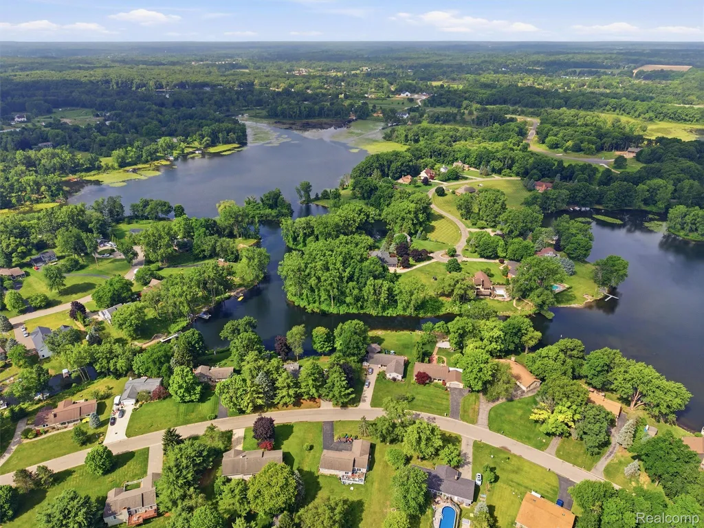 4040 Taggett Lake Drive Highland Charter Township MI 48357