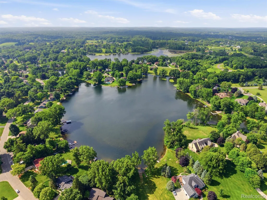 4040 Taggett Lake Drive Highland Charter Township MI 48357