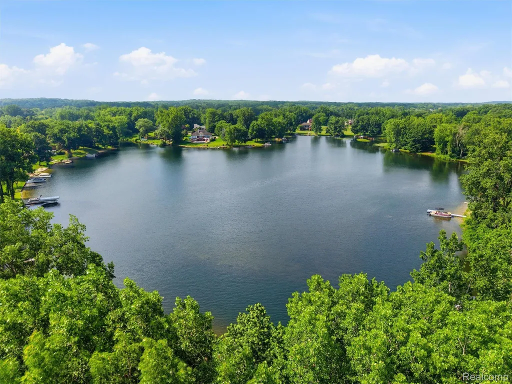 4040 Taggett Lake Drive Highland Charter Township MI 48357