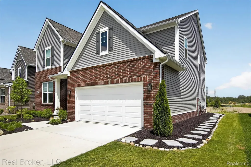 2344 Provencal Drive Commerce Charter Township MI 48382