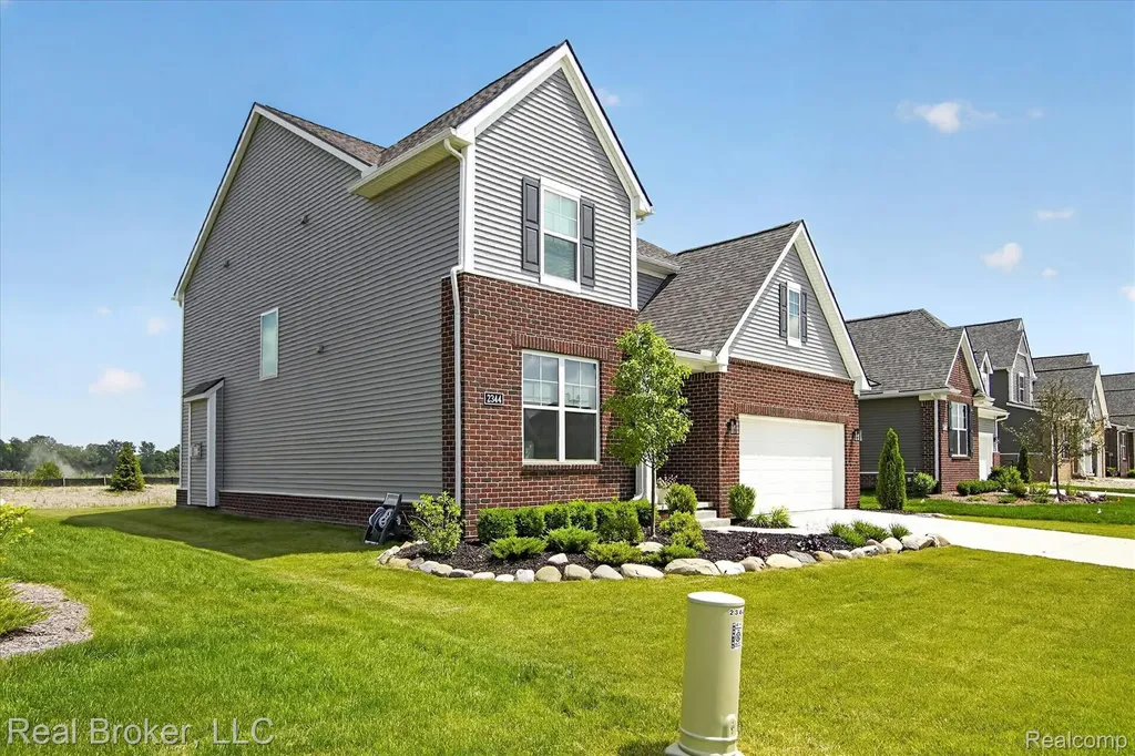 2344 Provencal Drive Commerce Charter Township MI 48382