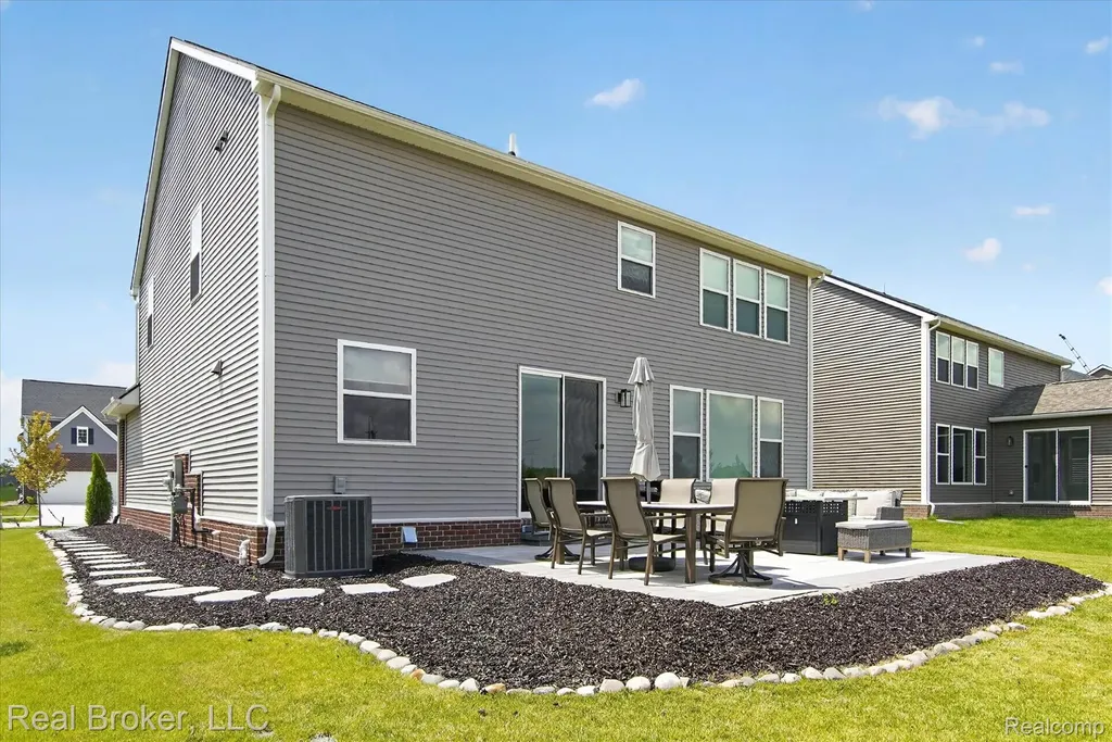 2344 Provencal Drive Commerce Charter Township MI 48382