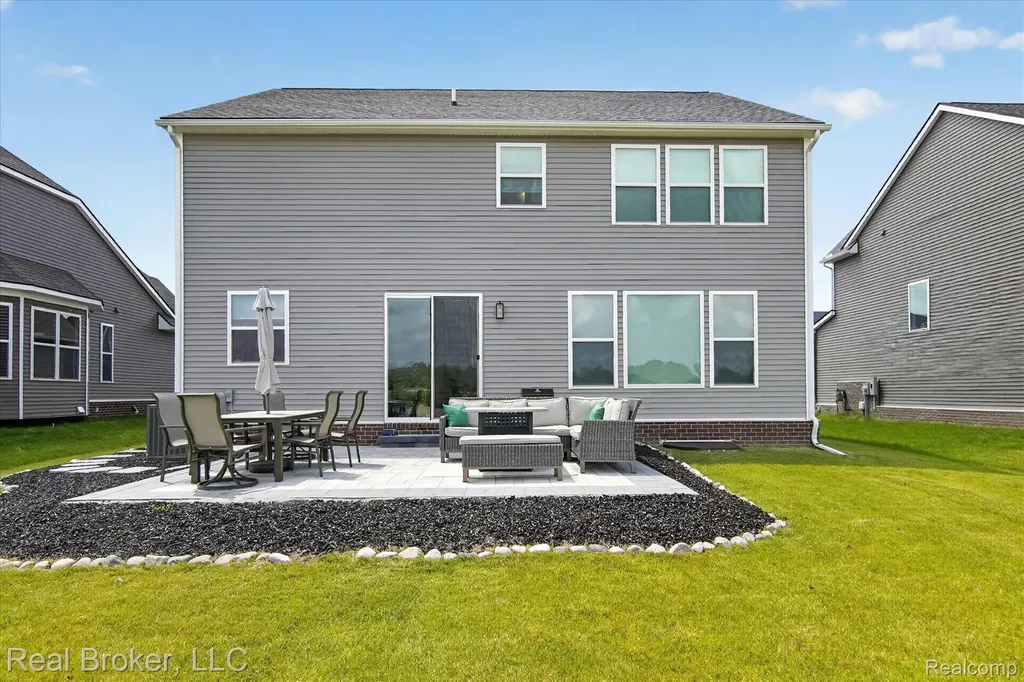 2344 Provencal Drive Commerce Charter Township MI 48382