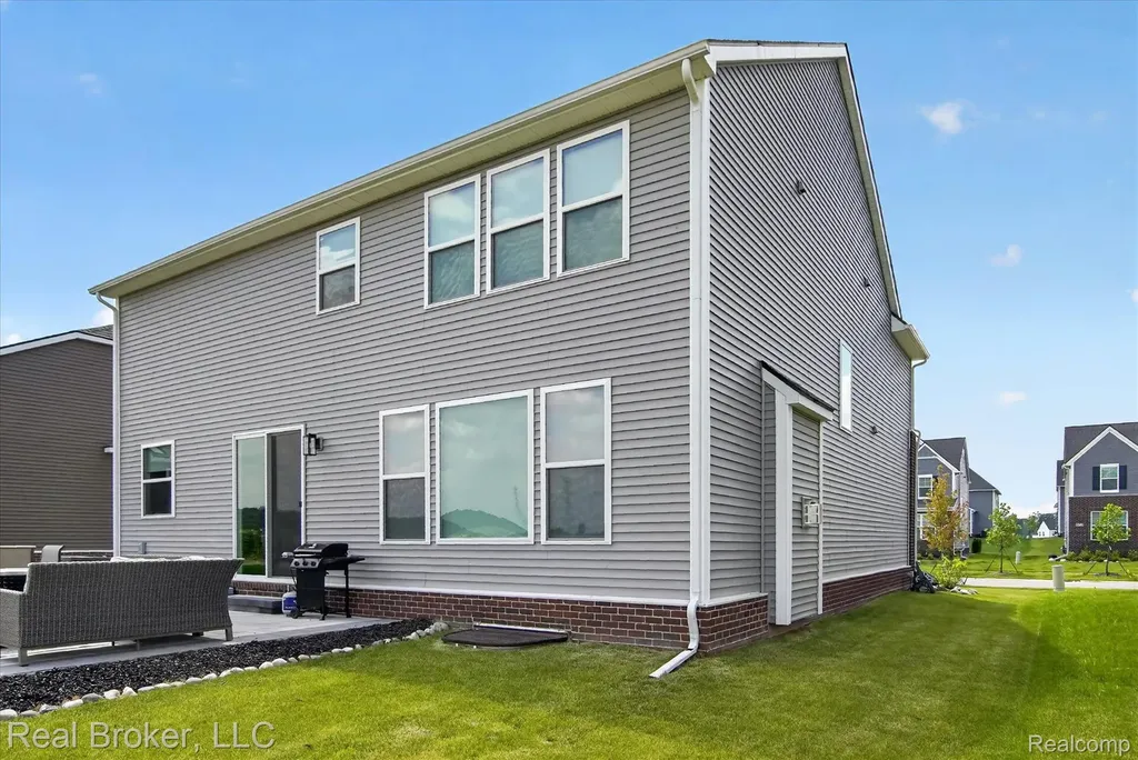 2344 Provencal Drive Commerce Charter Township MI 48382