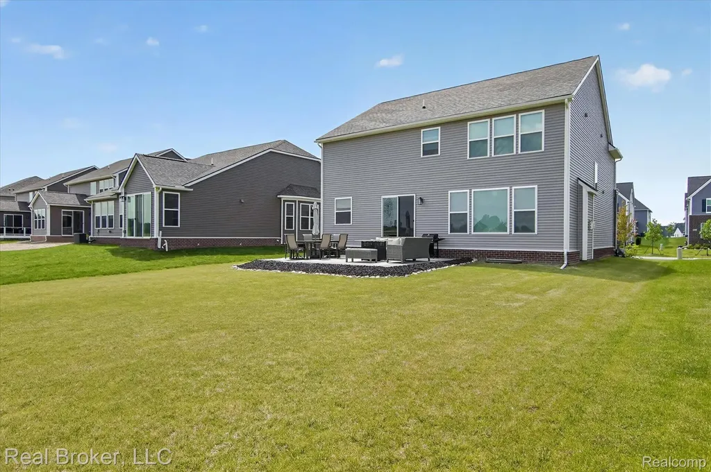 2344 Provencal Drive Commerce Charter Township MI 48382