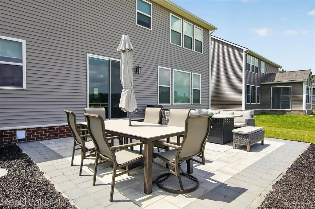 2344 Provencal Drive Commerce Charter Township MI 48382
