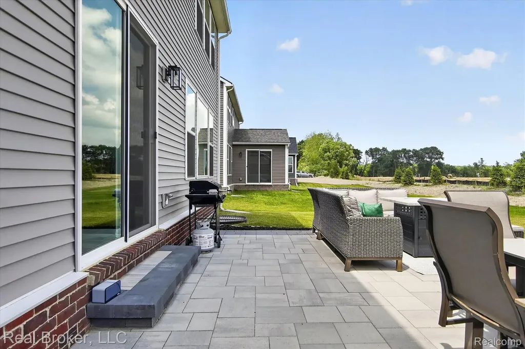 2344 Provencal Drive Commerce Charter Township MI 48382