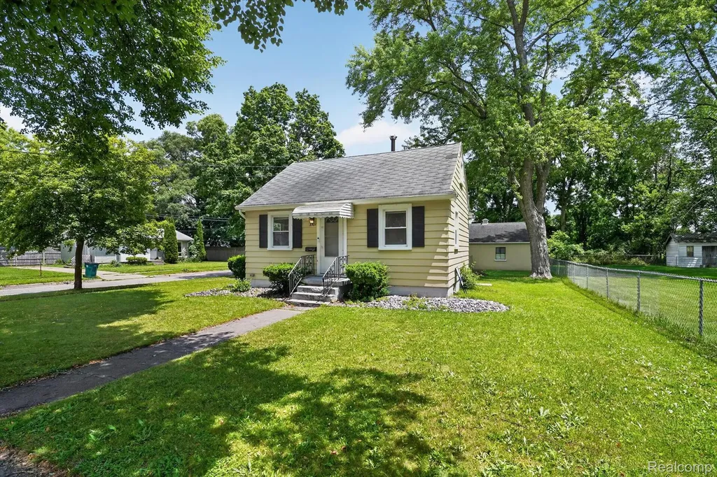 3901 Lowcroft Avenue Lansing City MI 48910