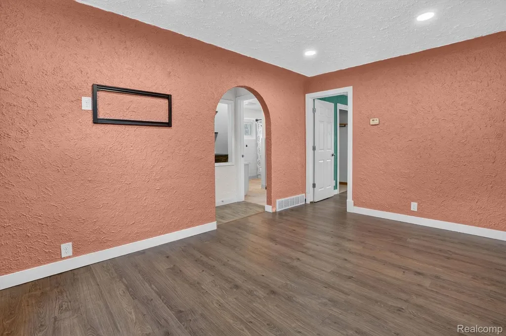 3901 Lowcroft Avenue Lansing City MI 48910