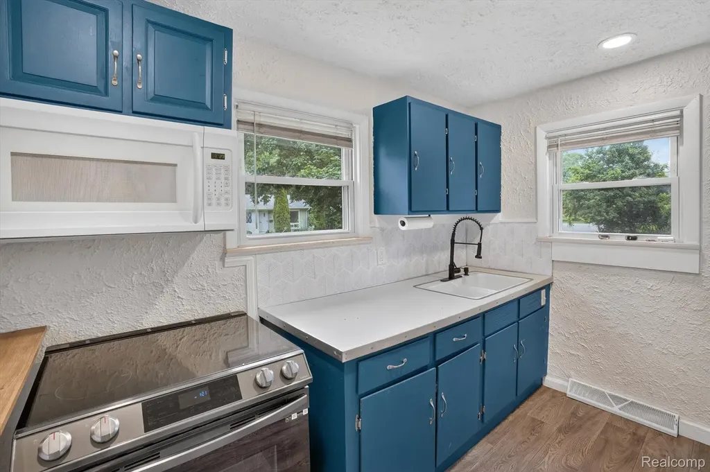 3901 Lowcroft Avenue Lansing City MI 48910