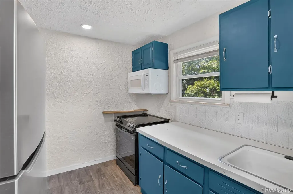 3901 Lowcroft Avenue Lansing City MI 48910