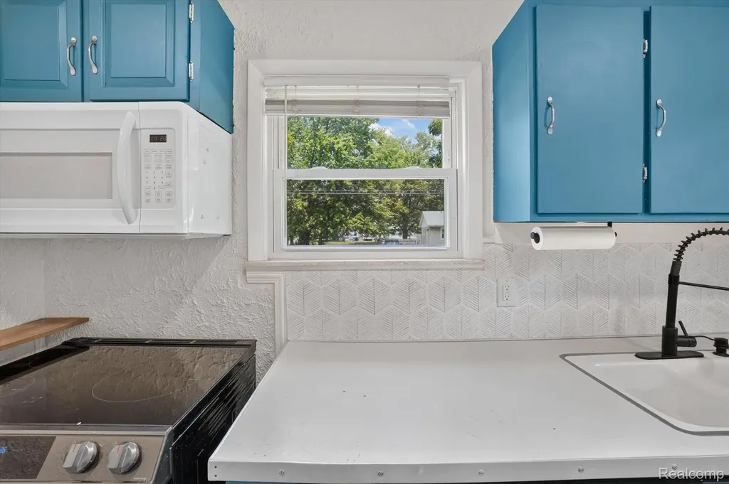 3901 Lowcroft Avenue Lansing City MI 48910