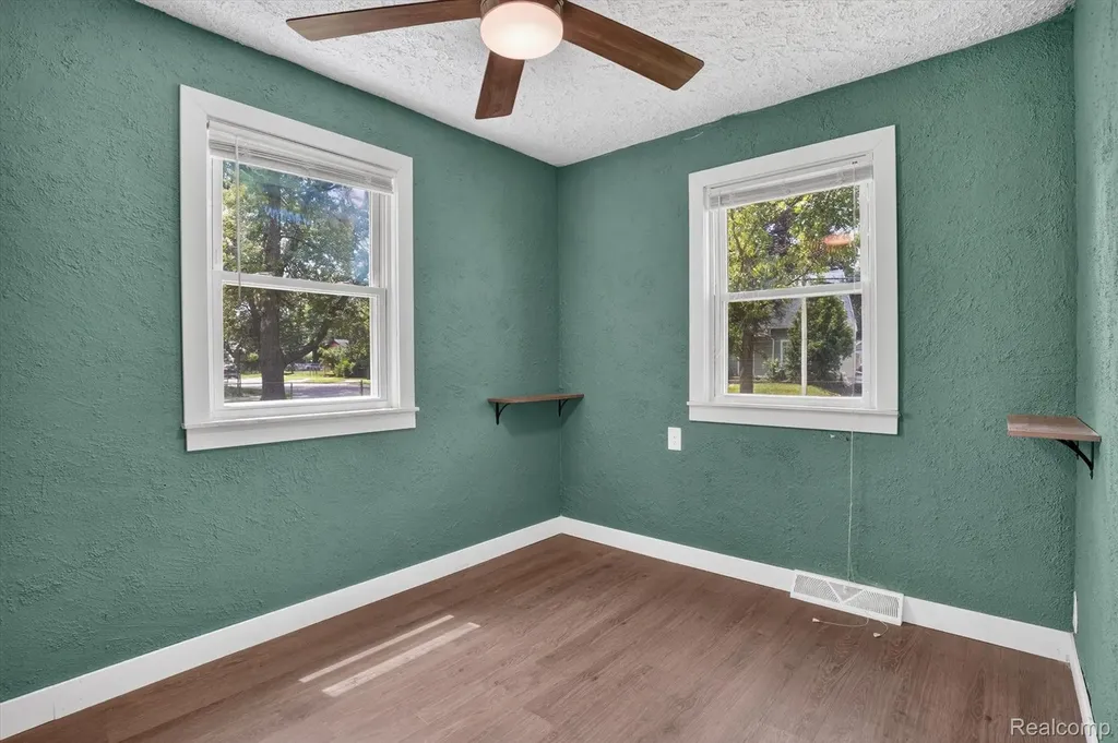 3901 Lowcroft Avenue Lansing City MI 48910
