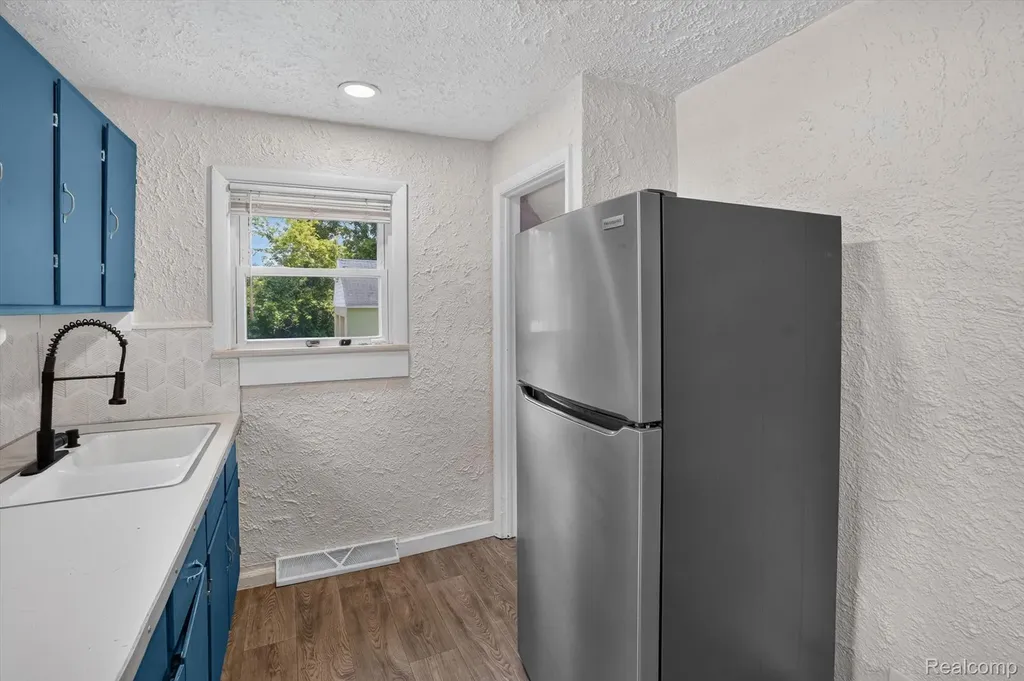 3901 Lowcroft Avenue Lansing City MI 48910