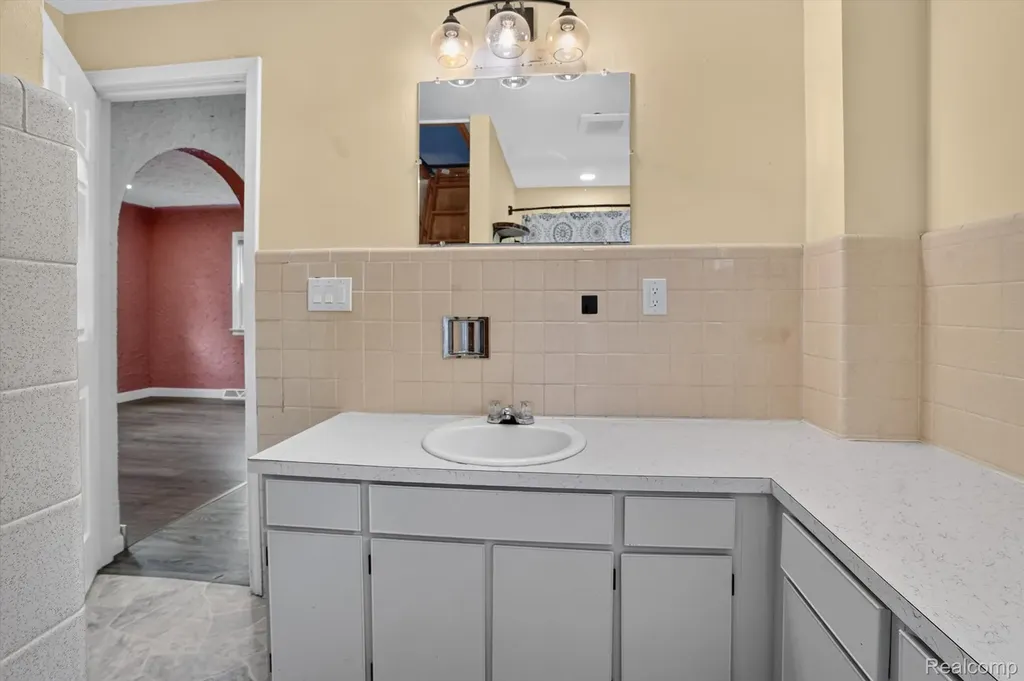 3901 Lowcroft Avenue Lansing City MI 48910
