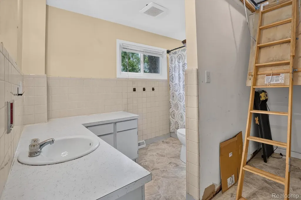 3901 Lowcroft Avenue Lansing City MI 48910