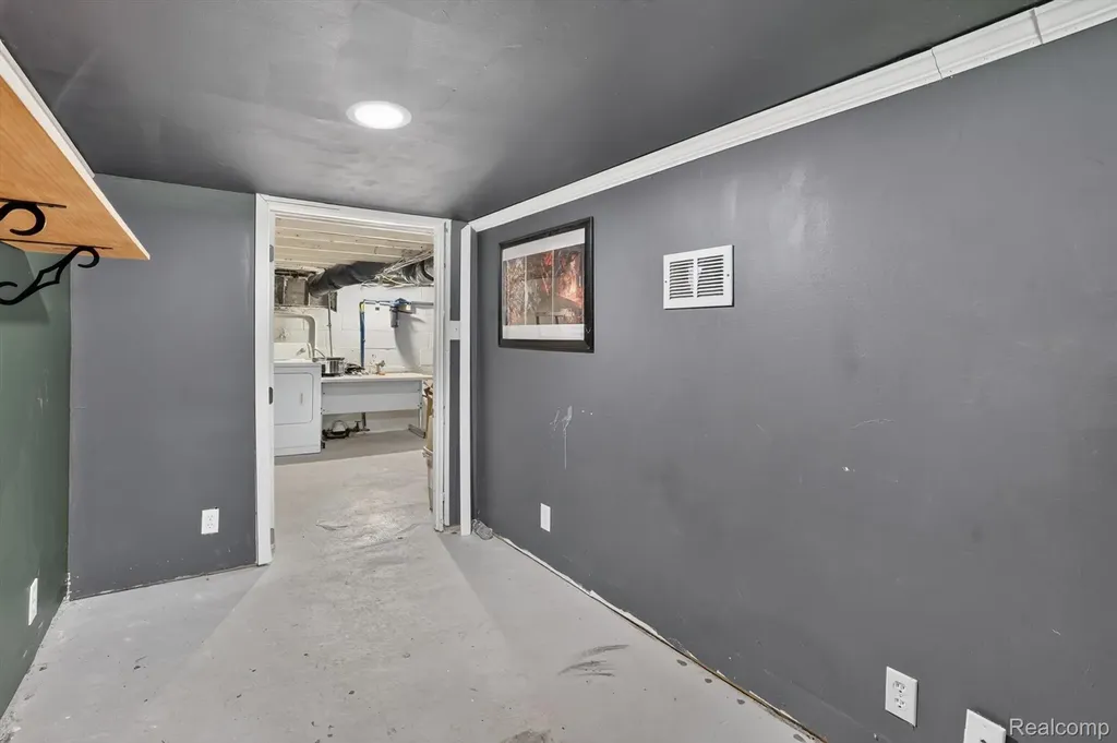 3901 Lowcroft Avenue Lansing City MI 48910