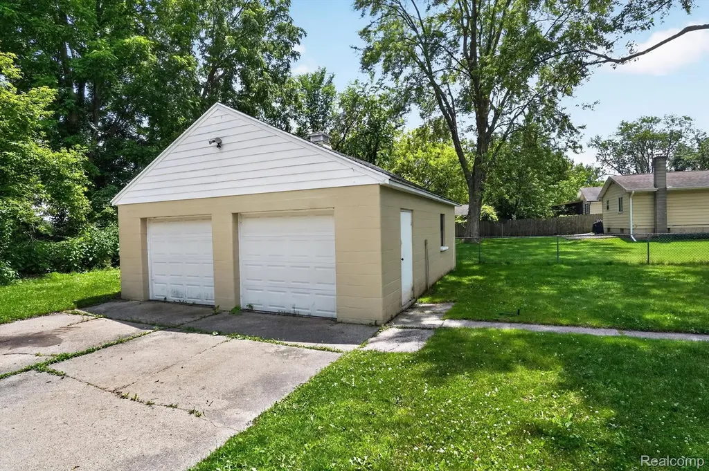 3901 Lowcroft Avenue Lansing City MI 48910