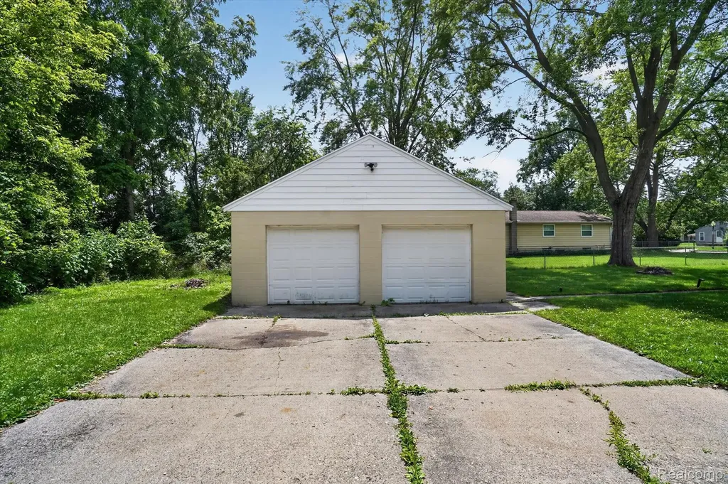 3901 Lowcroft Avenue Lansing City MI 48910