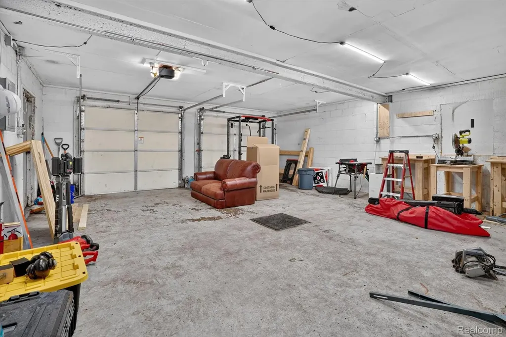 3901 Lowcroft Avenue Lansing City MI 48910