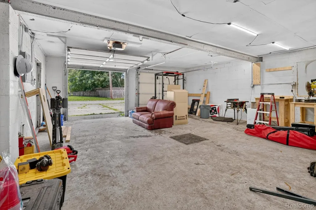 3901 Lowcroft Avenue Lansing City MI 48910