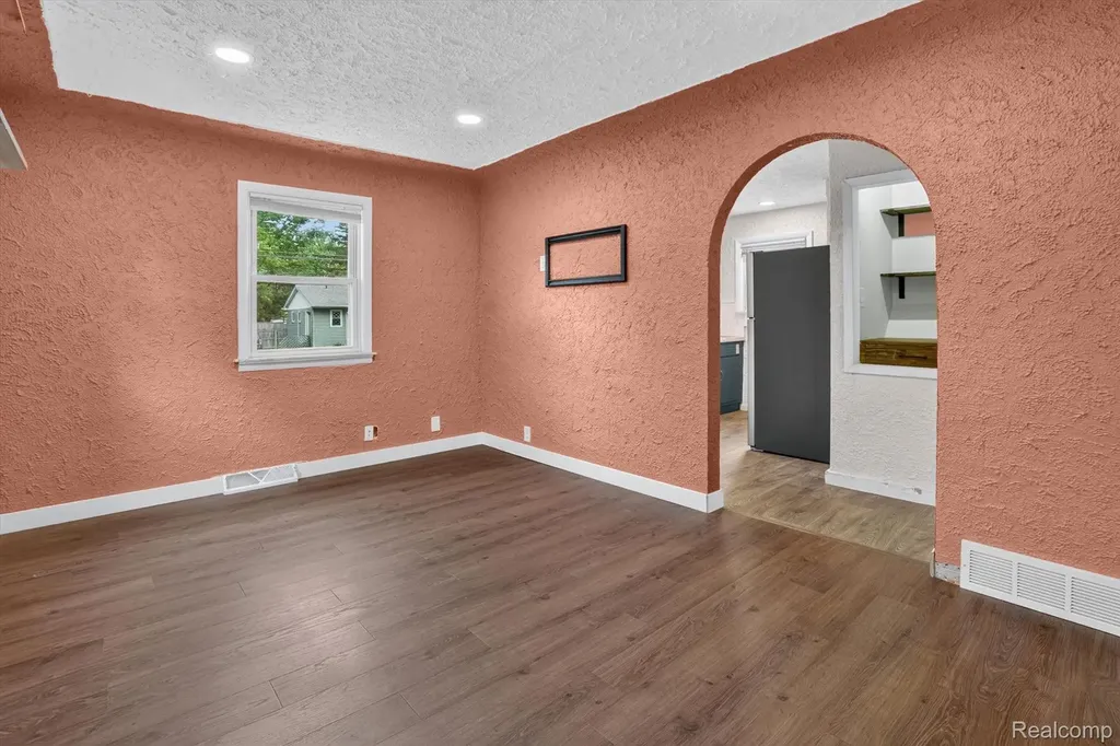 3901 Lowcroft Avenue Lansing City MI 48910