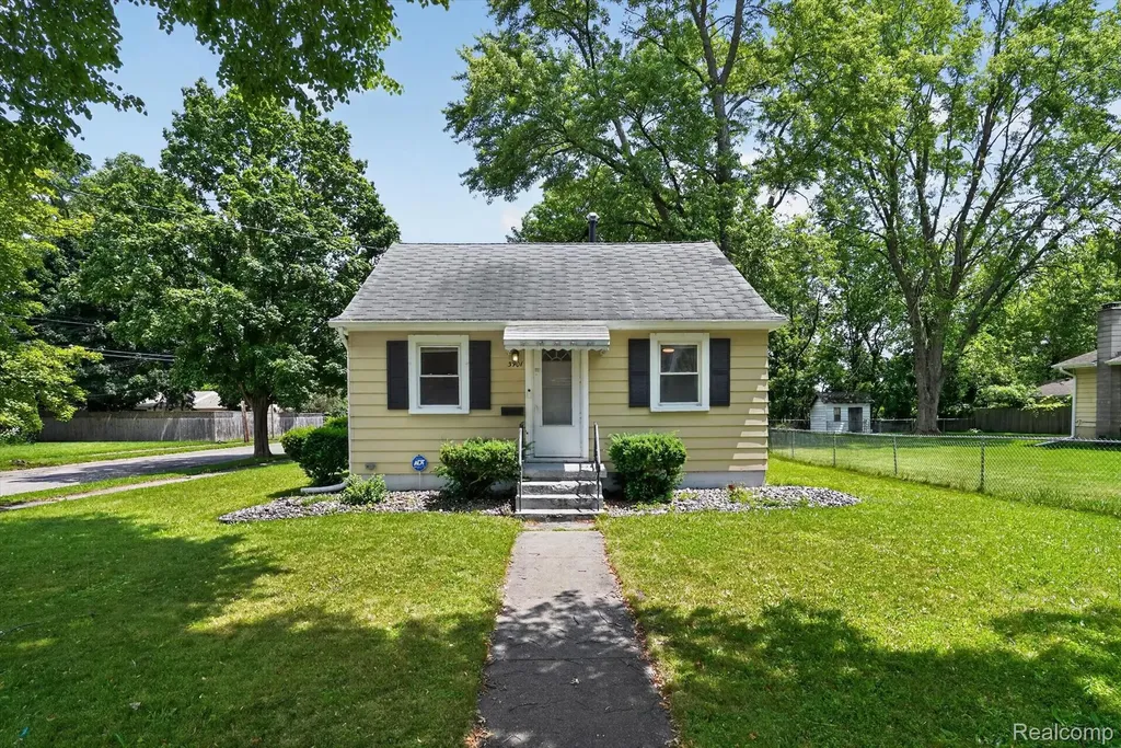 3901 Lowcroft Avenue Lansing City MI 48910