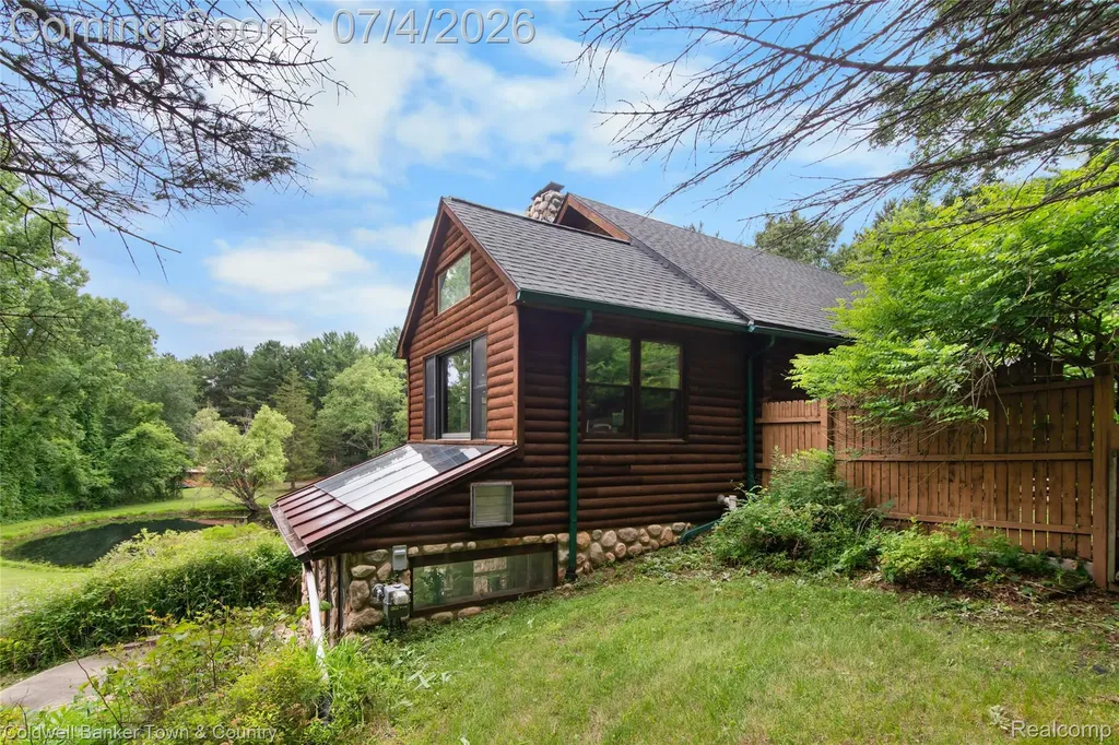 7335 Richardson Road Hamburg Township MI 48843