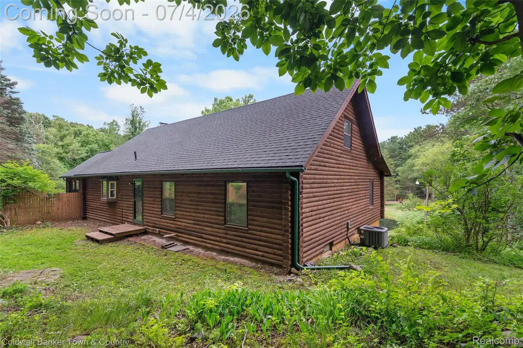 7335 Richardson Road Hamburg Township MI 48843