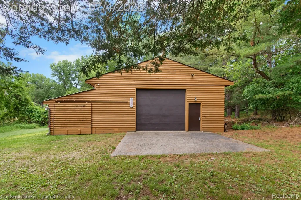 7335 Richardson Road Hamburg Township MI 48843