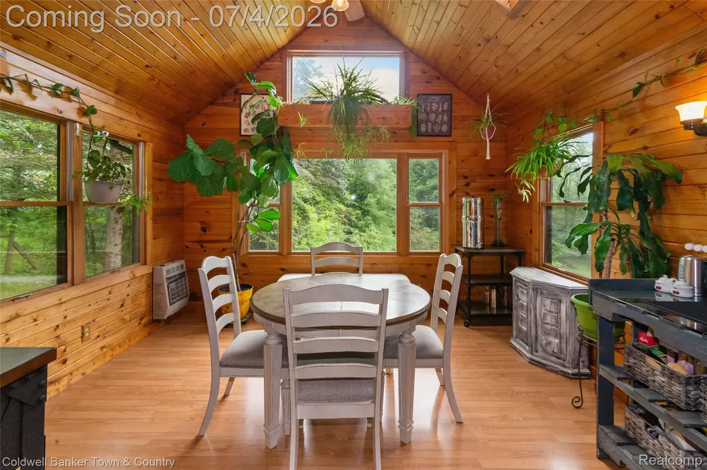 7335 Richardson Road Hamburg Township MI 48843