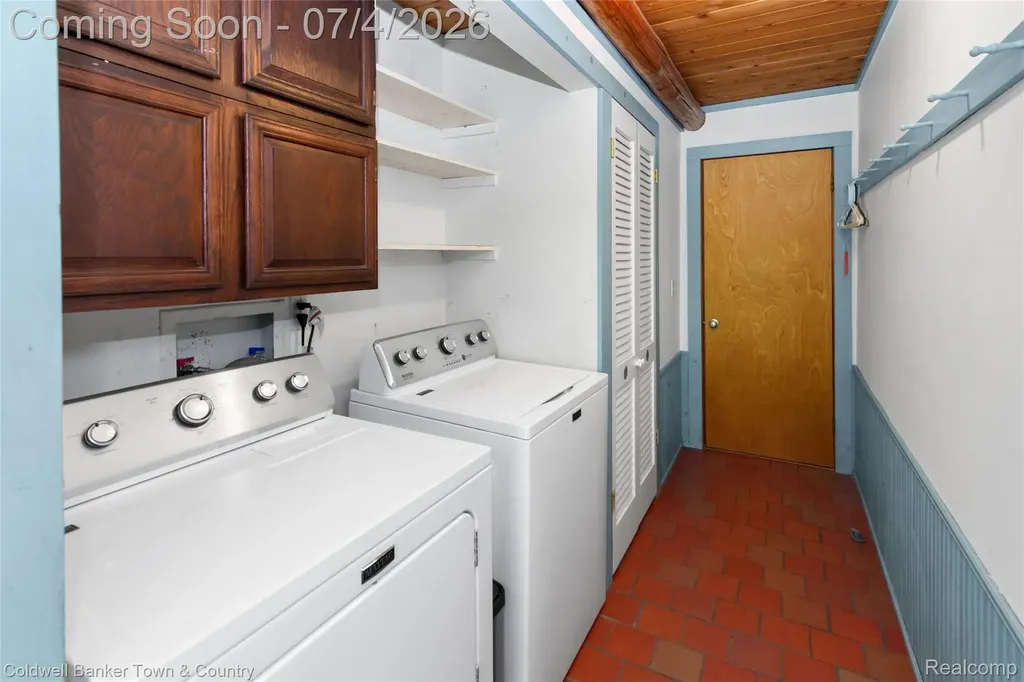 7335 Richardson Road Hamburg Township MI 48843