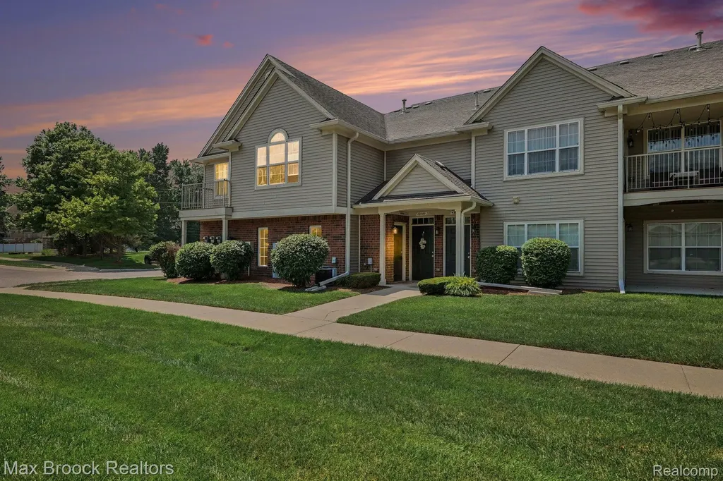 49086 W Woods Drive Shelby Charter Township MI 48317
