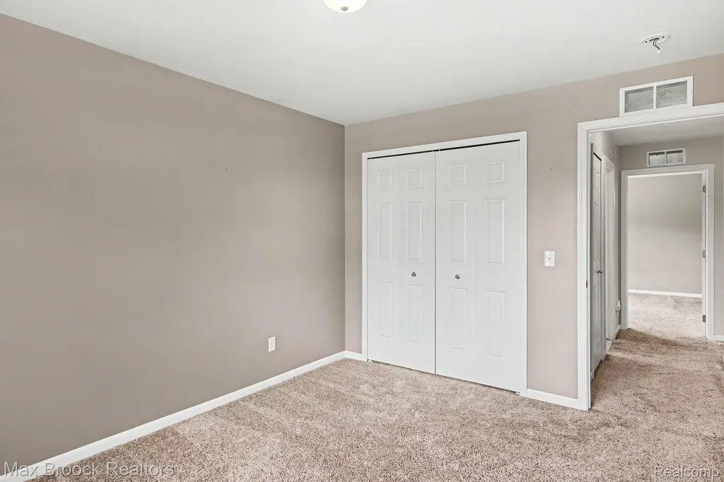 49086 W Woods Drive Shelby Charter Township MI 48317