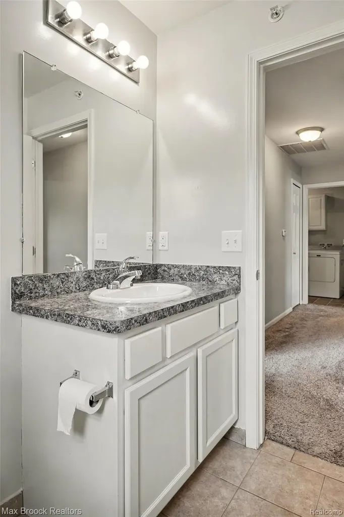 49086 W Woods Drive Shelby Charter Township MI 48317
